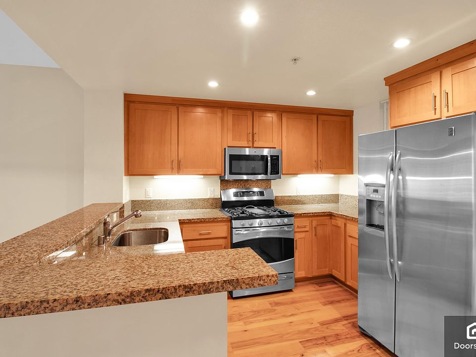1st image of 301 Crescent Ct APT 3213