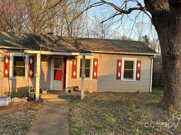 110 Logan St, Morganton, NC 28655