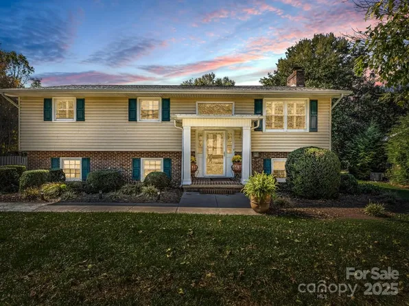 2340 24th Ave NE, Hickory, NC 28601