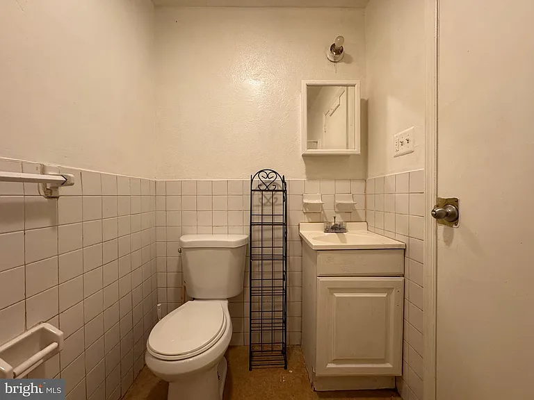 222 Long Ln #2F — Photo 9
