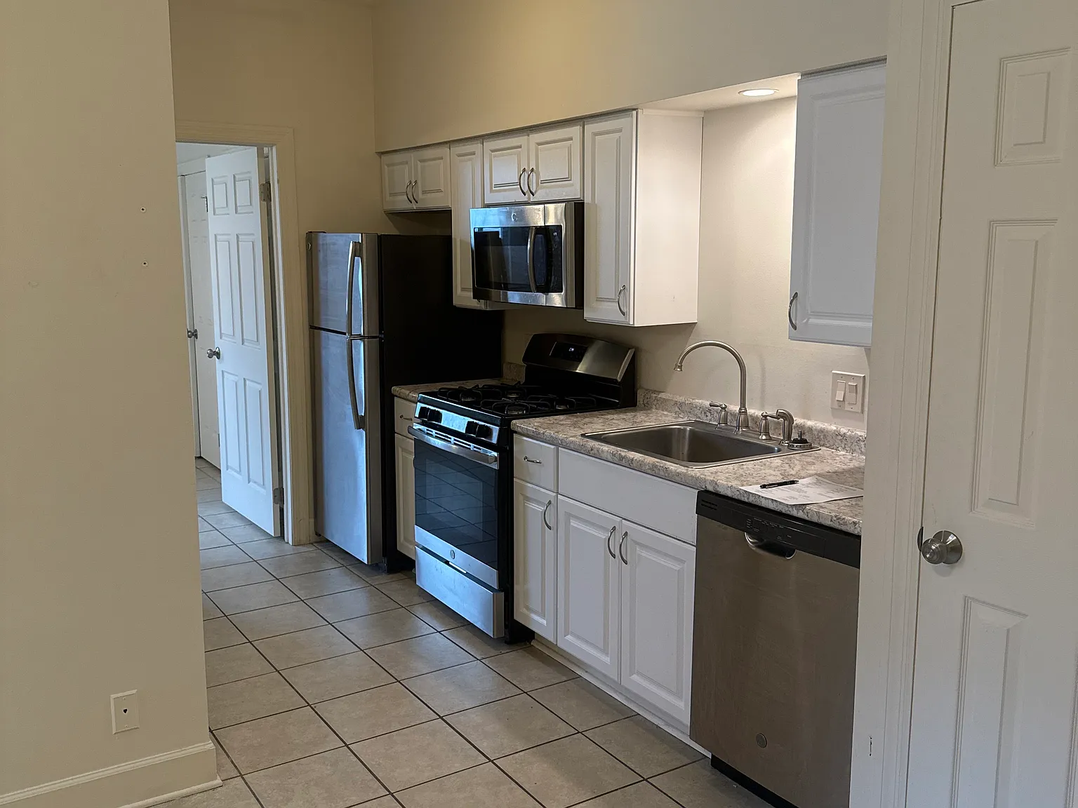 Chapel Hill Apartments — Photo 4