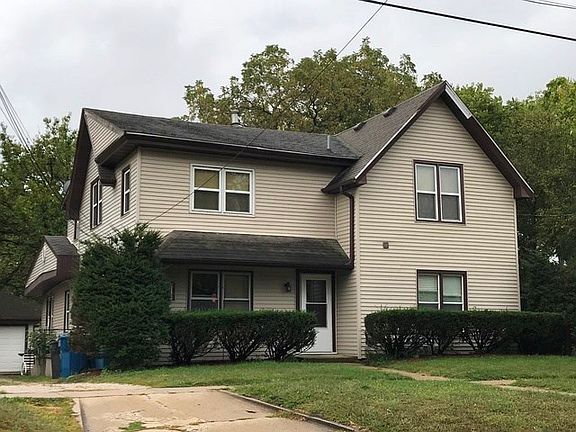 2nd image of 723 E Illinois Ave