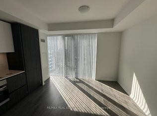 8 Widmer St #2015, Toronto, ON M5V 0W6