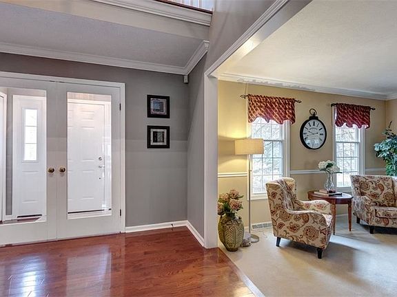 3rd image of 2863 Camelot Ct