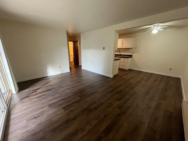 Windinbrook- North Seattle Spacious Studio — Photo 8