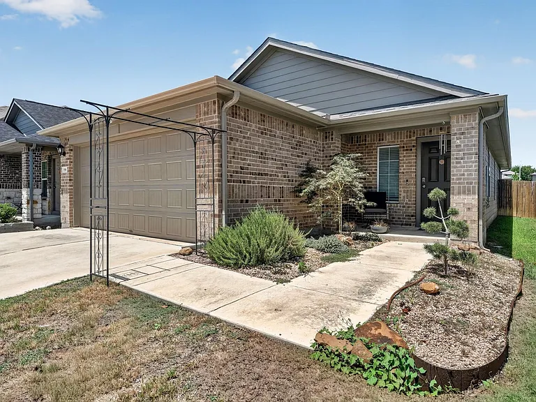 196 Harvest Creek Dr — Photo 2