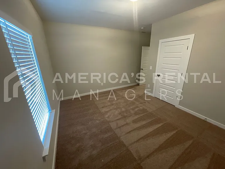 84 Victor Dr — Photo 24