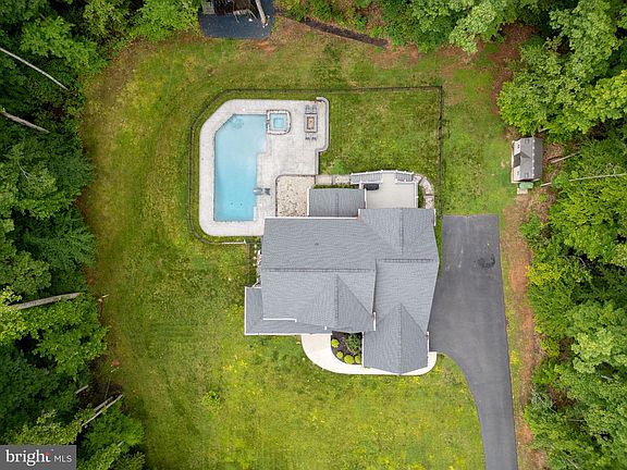3rd image of 101 Richwood Cv
