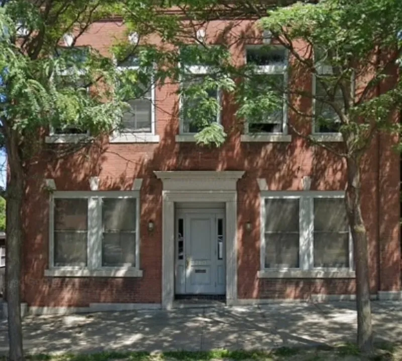 260 College St #8