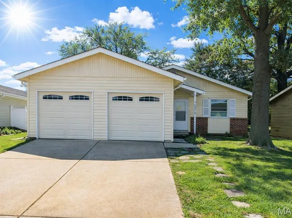 2575 Lindsay Ln, Florissant, MO 63031