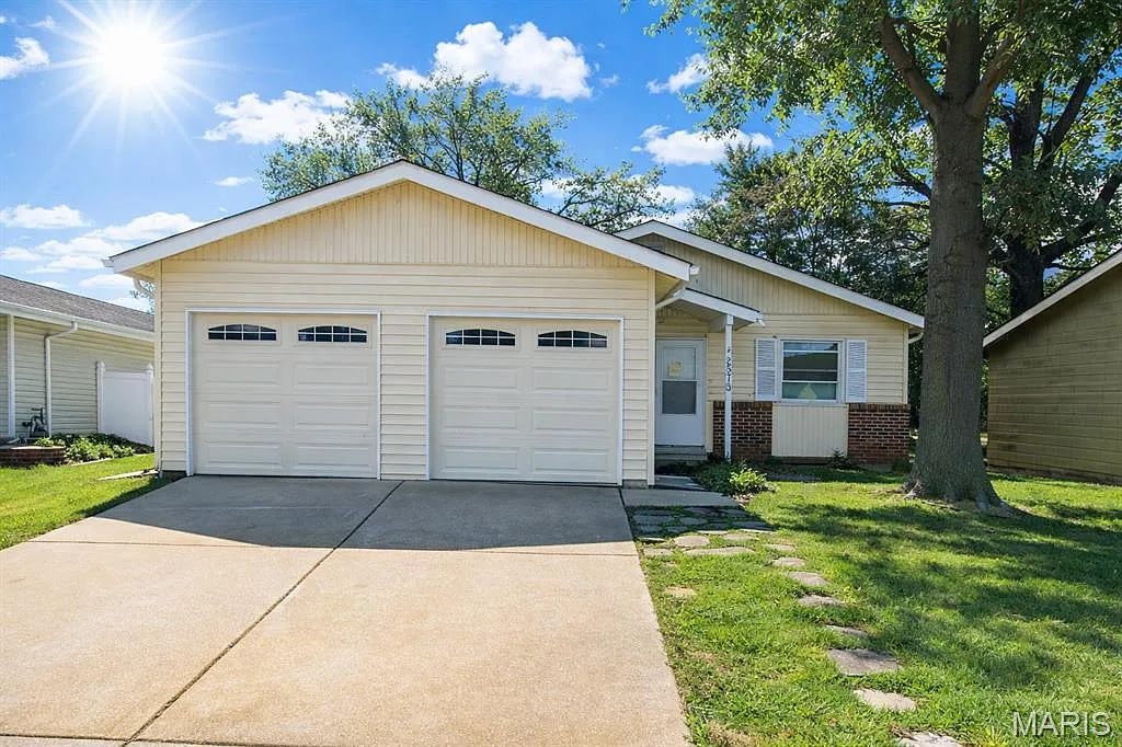 2575 Lindsay Ln photo 1