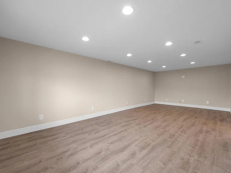 3383 Paris Blvd — Photo 44
