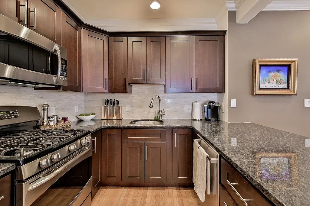 3 bed, 2.5 bath, 1652 sqft, $4,000 — Photo 2