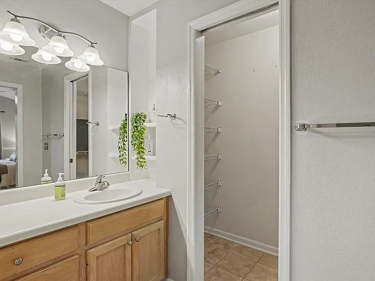 2576 Yarmouth Ln — Photo 26