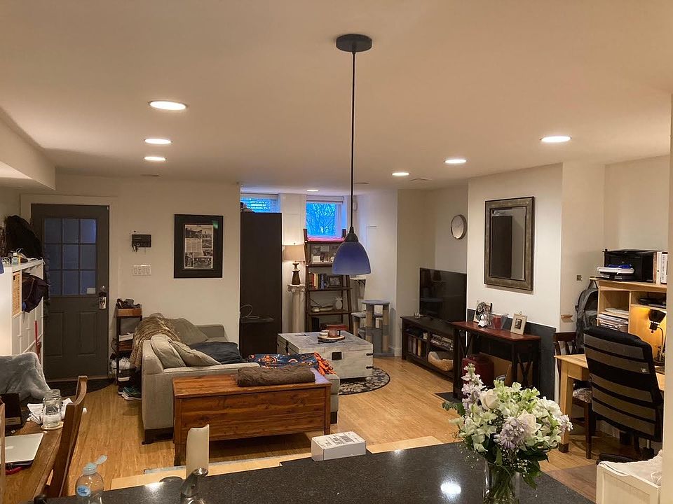 Open living room/kitchen lay-out