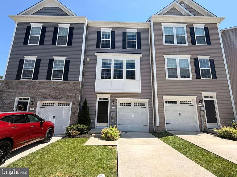 33 Chester Ct — Photo 1