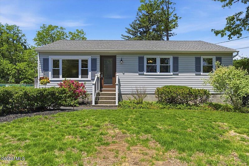 3rd image of 177 Nutwood Avenue