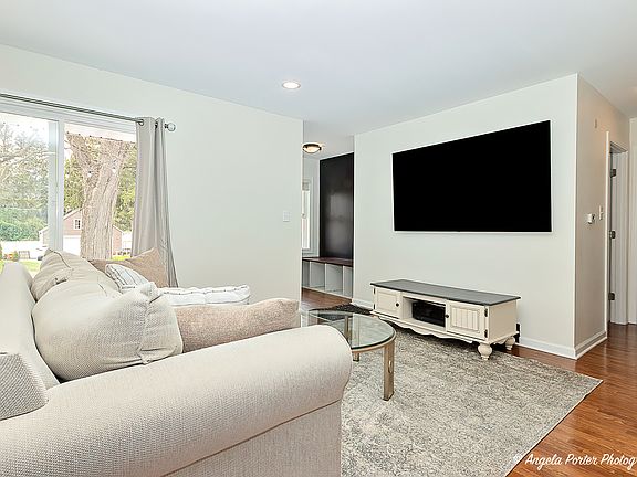 5th image of 1025 Bunker St