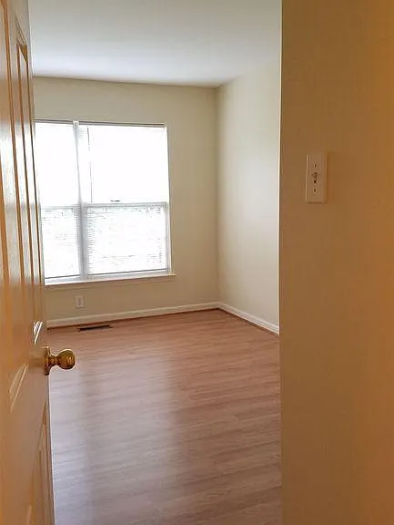 5208 Duke Ct — Photo 1