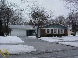 4518 Dewulf Dr, Troy, MI 48085