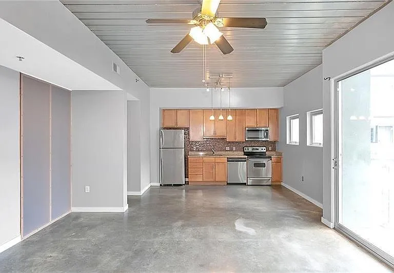 620 Glen Iris Dr NE #325 — Photo 3