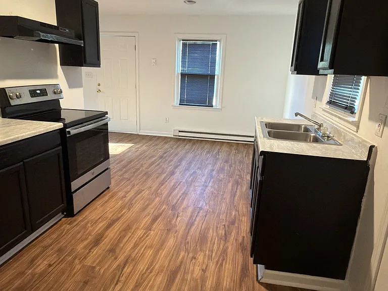 1303 R C Baldwin Ave — Photo 4