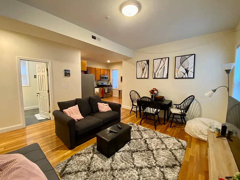 3235 Washington St #2 — Photo 4