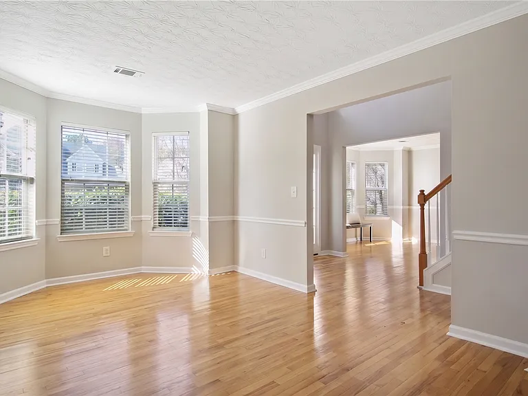 4001 Oak Crossing Dr — Photo 5