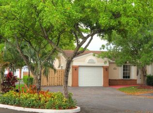 8550 NW 193rd Ln, Hialeah, FL 33015