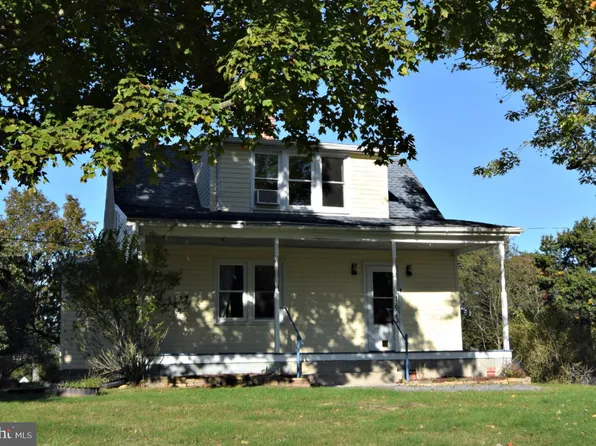 1623 Pious Ridge Rd, Berkeley Springs, WV 25411