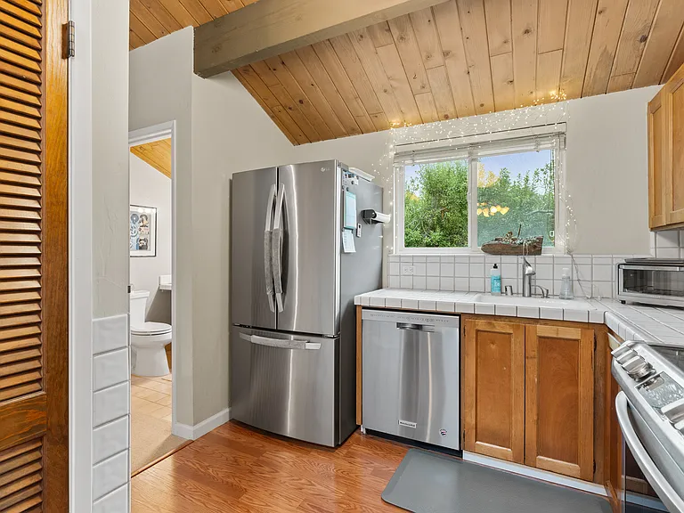 21187 E Cliff Dr — Photo 15