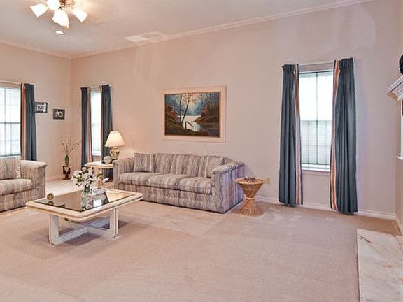 3rd image of 207 Stonecrest Dr