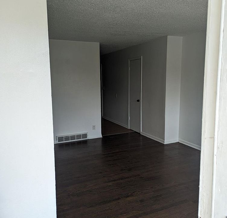 1st image of 1510 W Waldo Ave