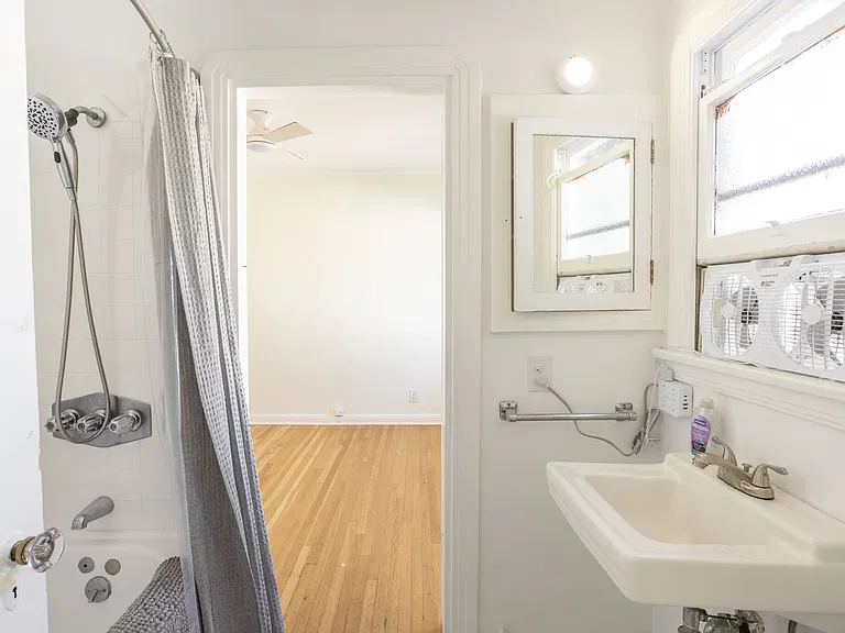 165 S Mansfield Ave — Photo 12