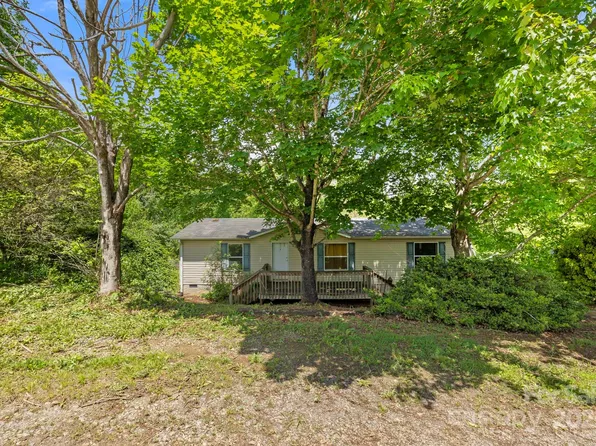 32 Cross Winds Dr, Leicester, NC 28748