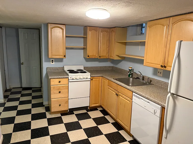 1625 Wallace St #1B — Photo 14