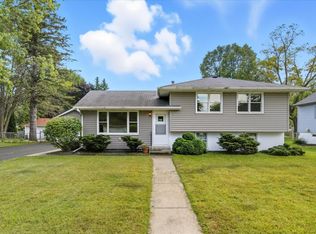 2253 County Road H W, New Brighton, MN 55112