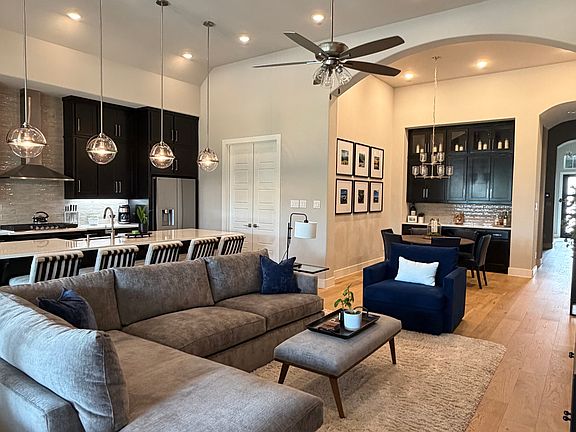 4th image of 1712 Friendship Ln