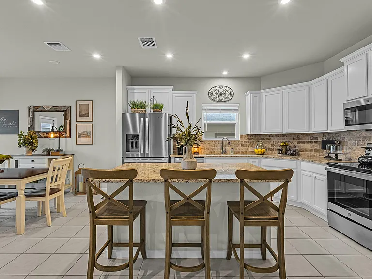 2221 Clove Ct — Photo 12