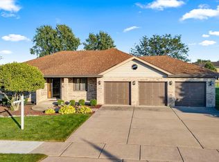 10241 Royal Ct, Mokena, IL 60448