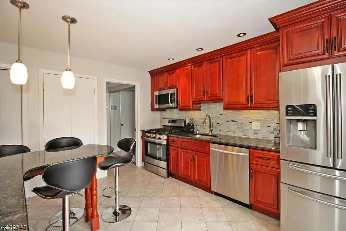 2 bed, 1369 sqft, $2,900 — Photo 2