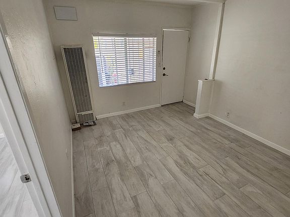 3rd image of 4871 Voltaire St