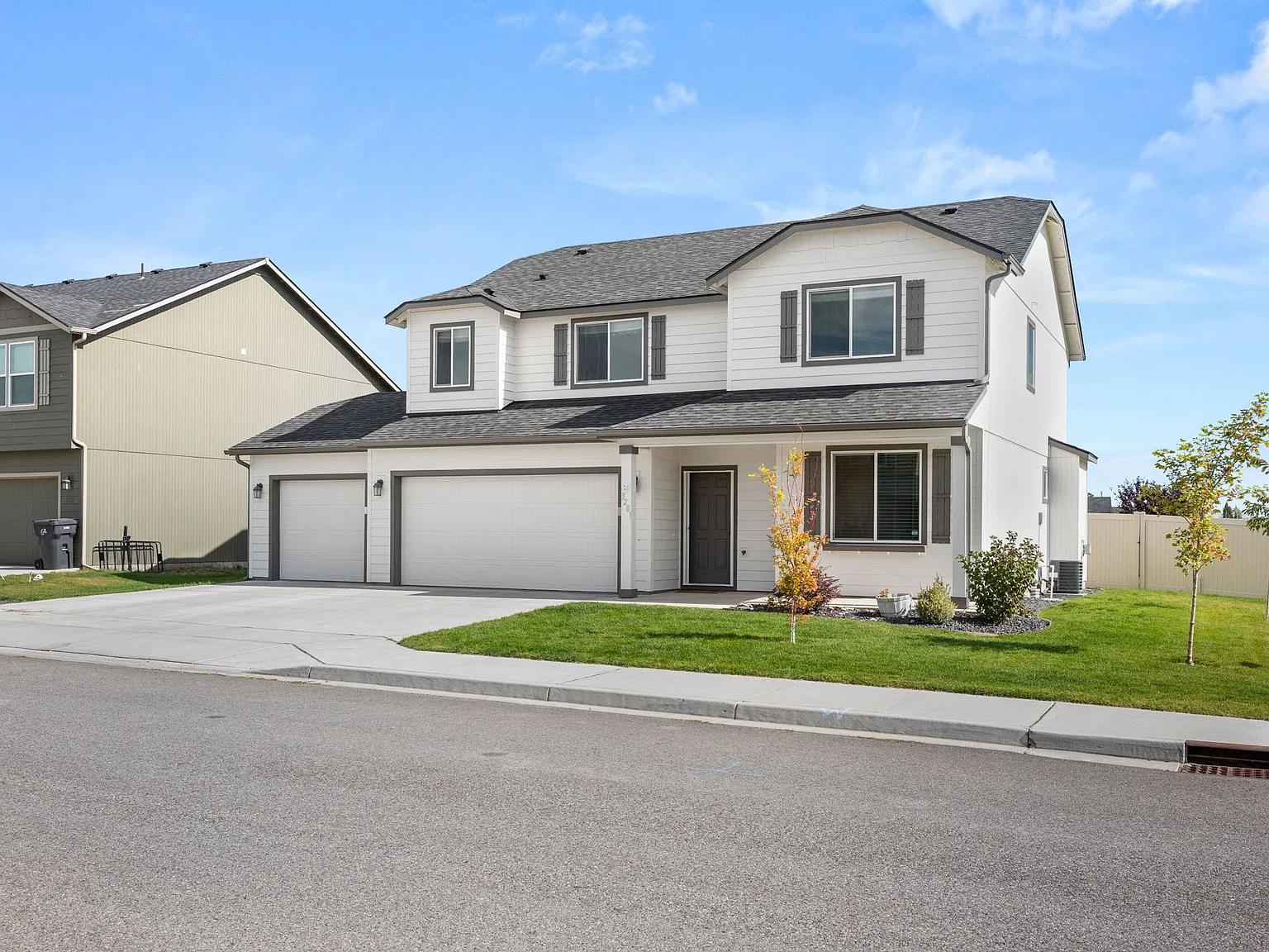 4 bed, 2.5 bath, 894 sqft, $2,495 — Photo 2