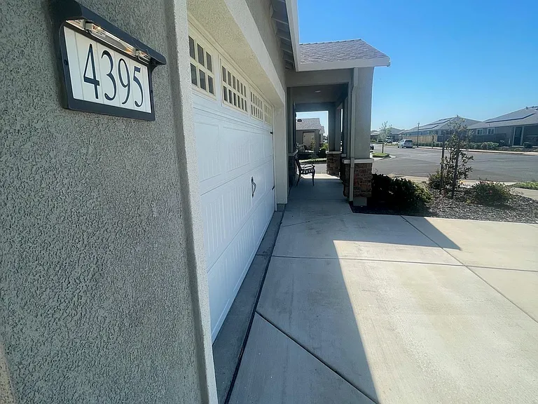 4395 Canada Way — Photo 4