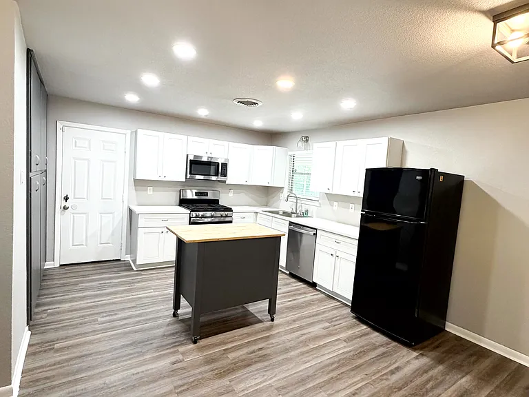 1204 Chippendale Dr — Photo 10