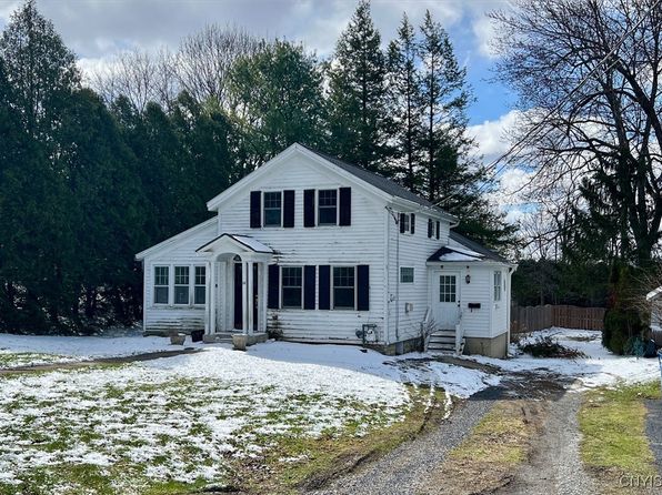 26 E Elizabeth St, Skaneateles, NY 13152