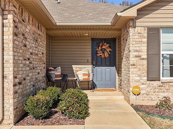 4th image of 817 Twin Lakes Dr