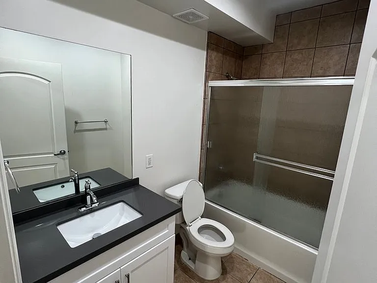 Yaya Laurel 1 Apartments — Photo 13