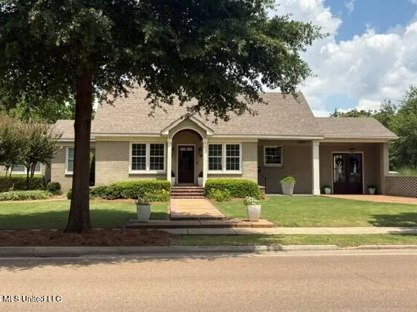 400 Grand Blvd, Greenwood, MS 38930