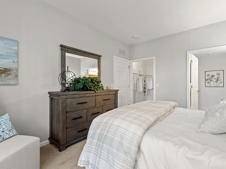 Ashford Apartments — Photo 90